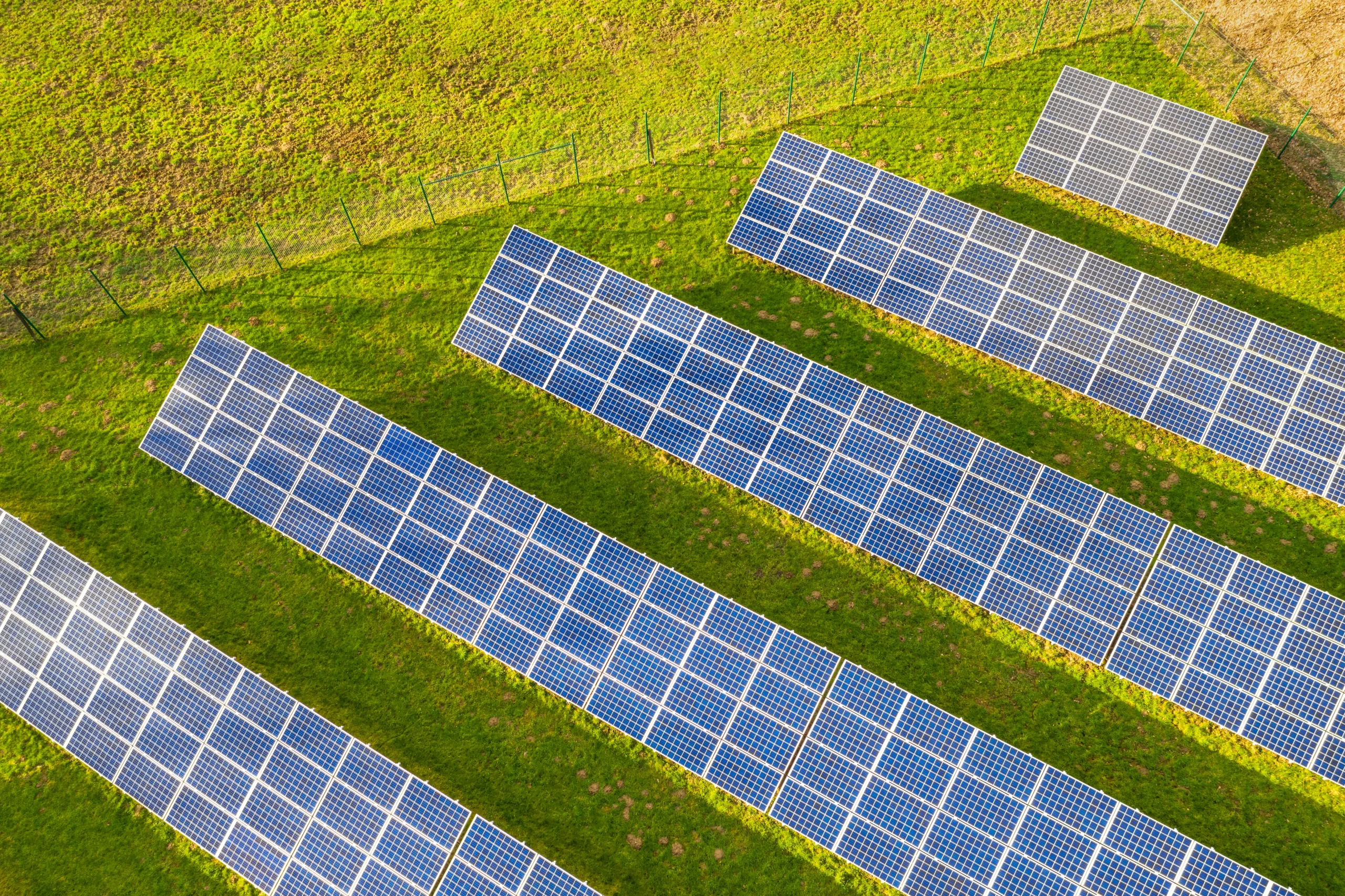 high-angle-view-solar-panels-grassy-field